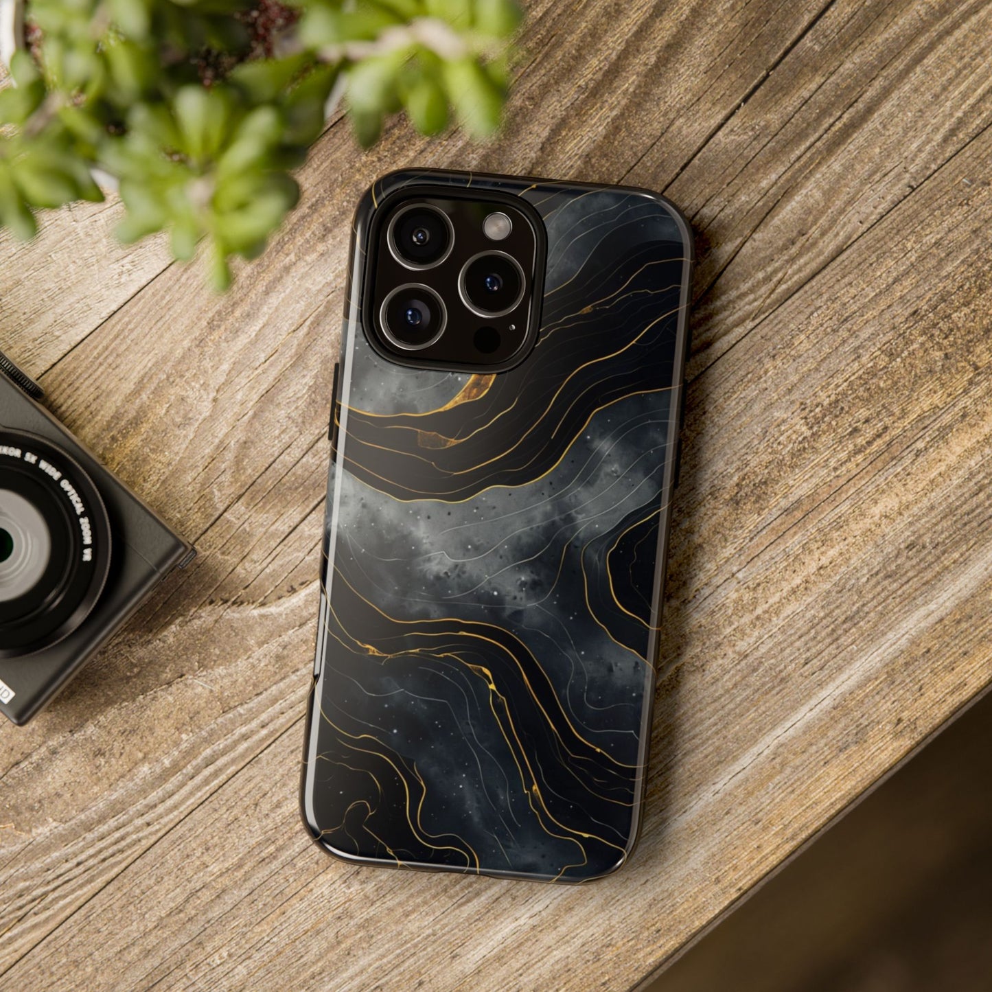 Phone Case Dark Elegance with Gold Accents – Stylish & Protective Cover