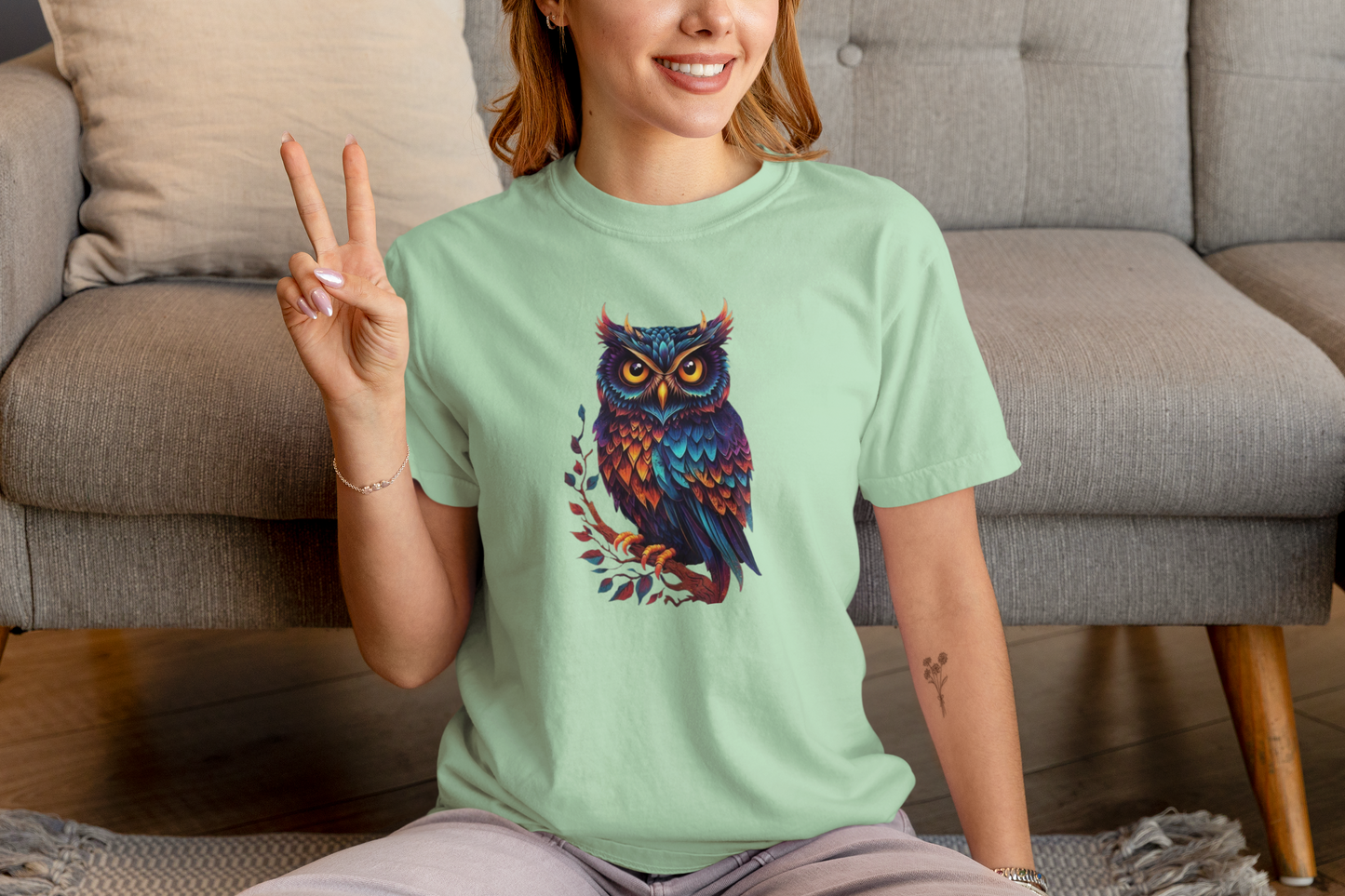 Shirt "Colorful Owl" – Vibrant Graphic Tee for Nature & Animal Lovers